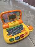 Laptop małego odkrywcy VTECH