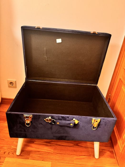 Banco azul em veludo Baú veludo com arrumção