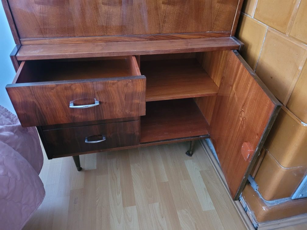 Meble lakierowane retro