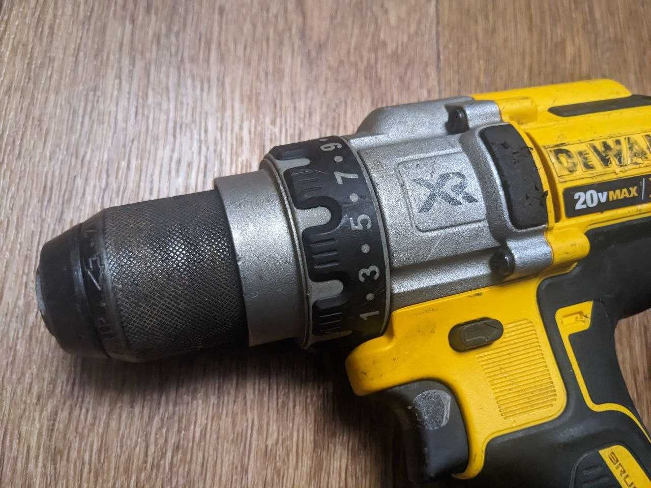 Аккумуляторная бесщеточная дрель-шуруповерт Dewalt DCD991 20V