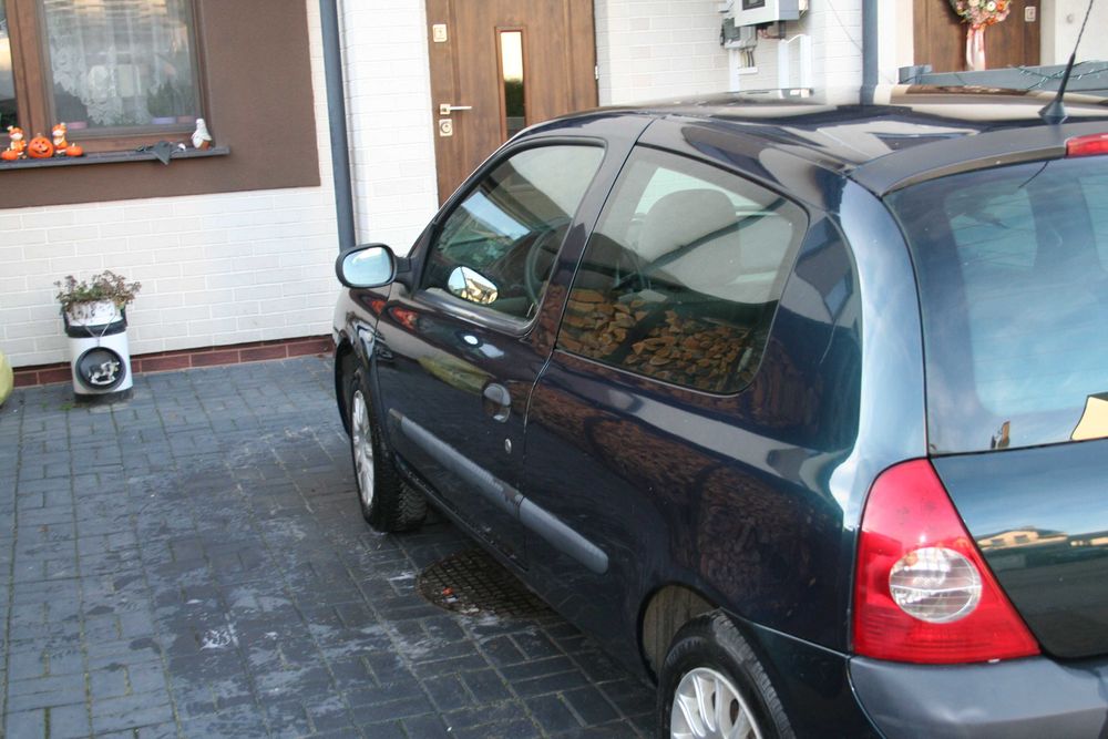 Sprzedam renault clio 2 2004 r 1.2 Doinwestowany