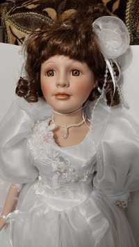Коллекционная фарфоровая  кукла невеста.