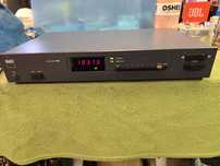 NAD 4225 tuner radiowy stereo vintage.