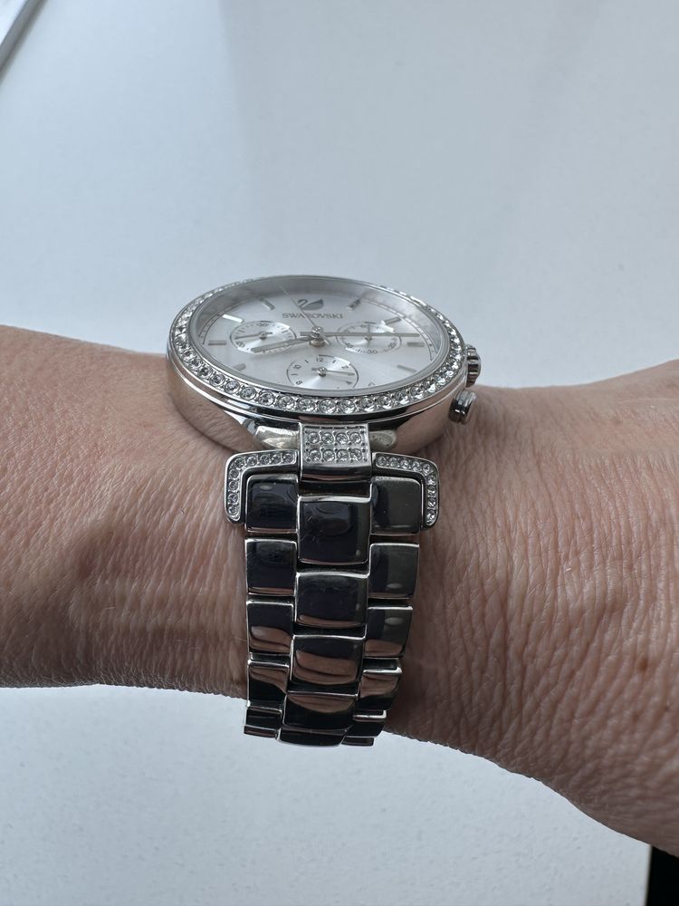 Годинник Swarovski