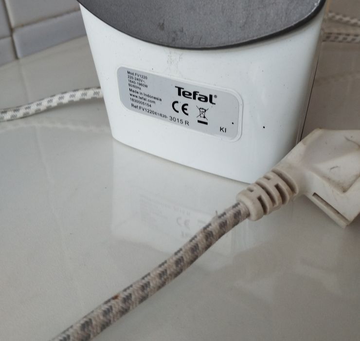 Продається праска TEFALmod.FV1220 б/у Дуже хорошої якості, ціна 1000гр