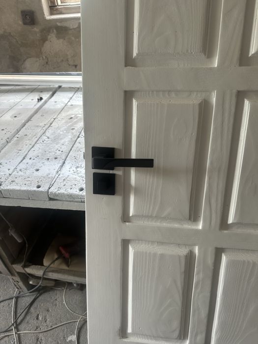 Перефарбування та реставрація вхідних та міжкімнатних дверей