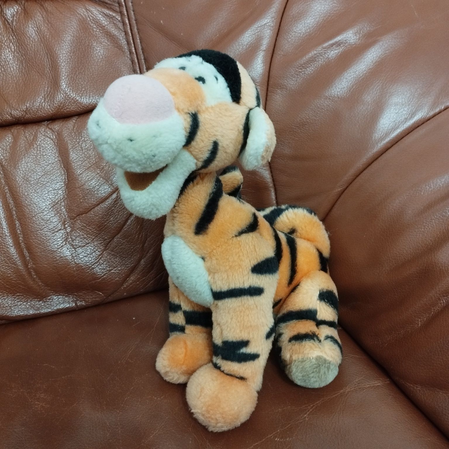 Maskotka z Kubusia Puchatka tygrysek walt Disney
Wysokość 26 cm