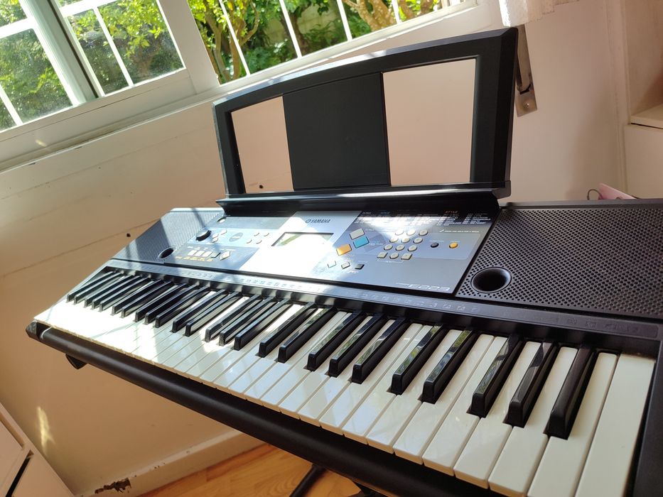 Yamaha teclado com cinco oitavas