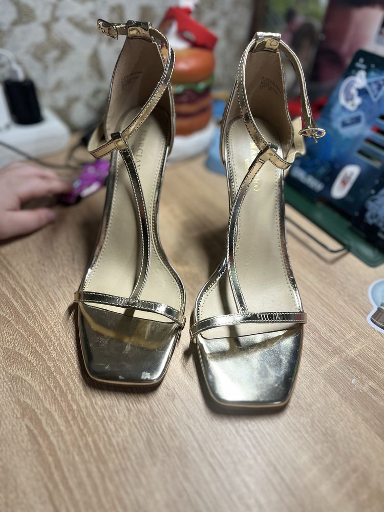 Туфлі босоніжки GUESS Markiano