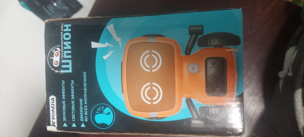 Робот шпион на пульте интерактивный