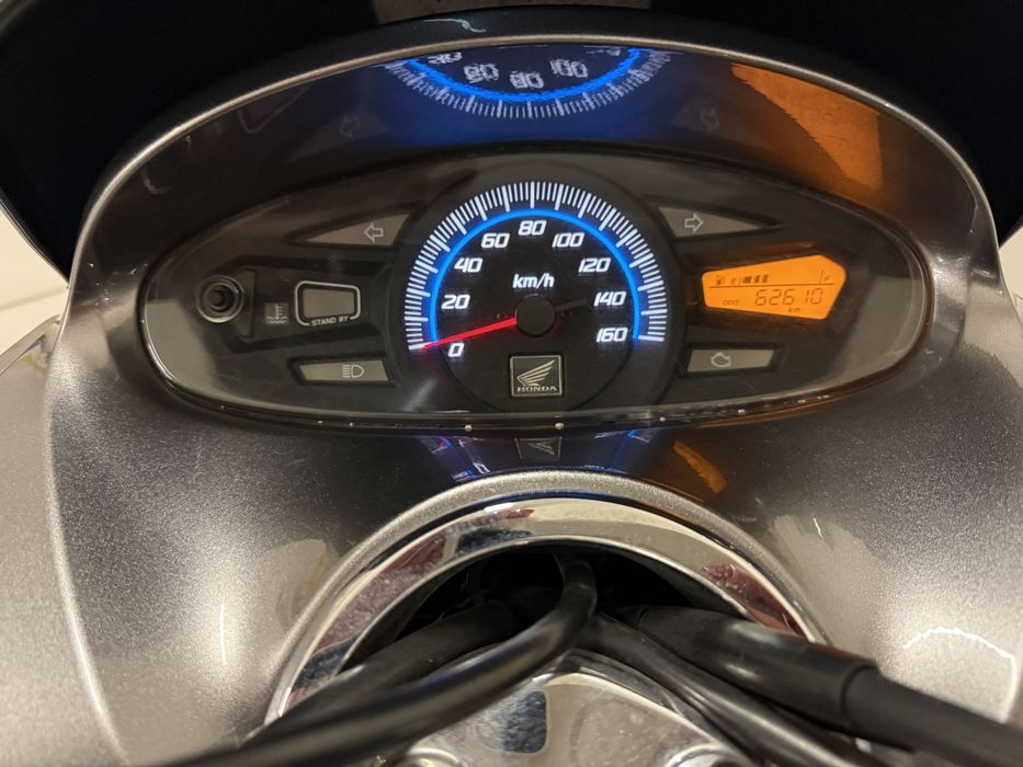 PCX 125 usada em ótimo estado para acelerar