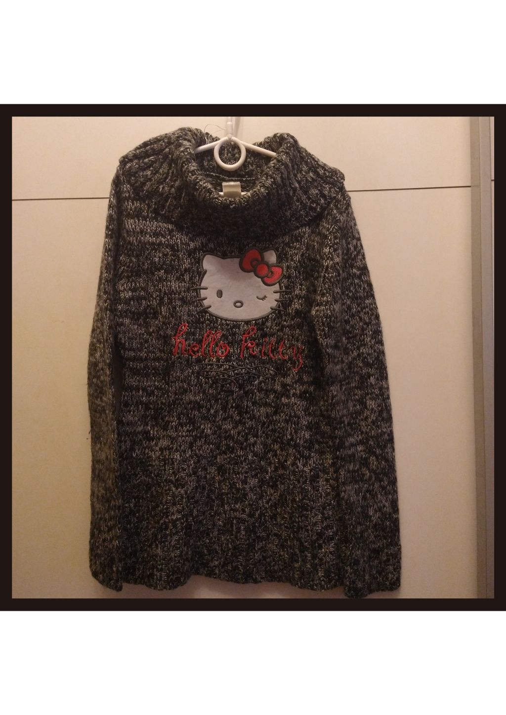 Sweterek z golfem Hello Kitty 146/152