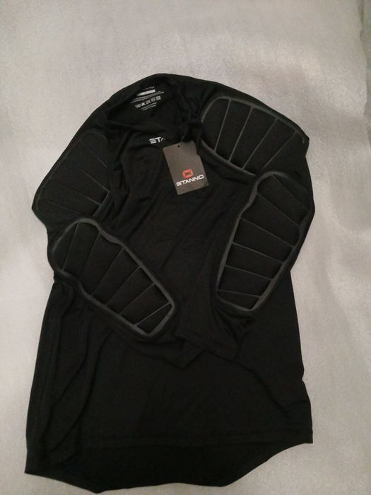 Спортивна футболка чорного кольору