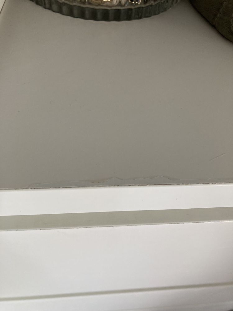 Cómoda Malm com 4 gavetas