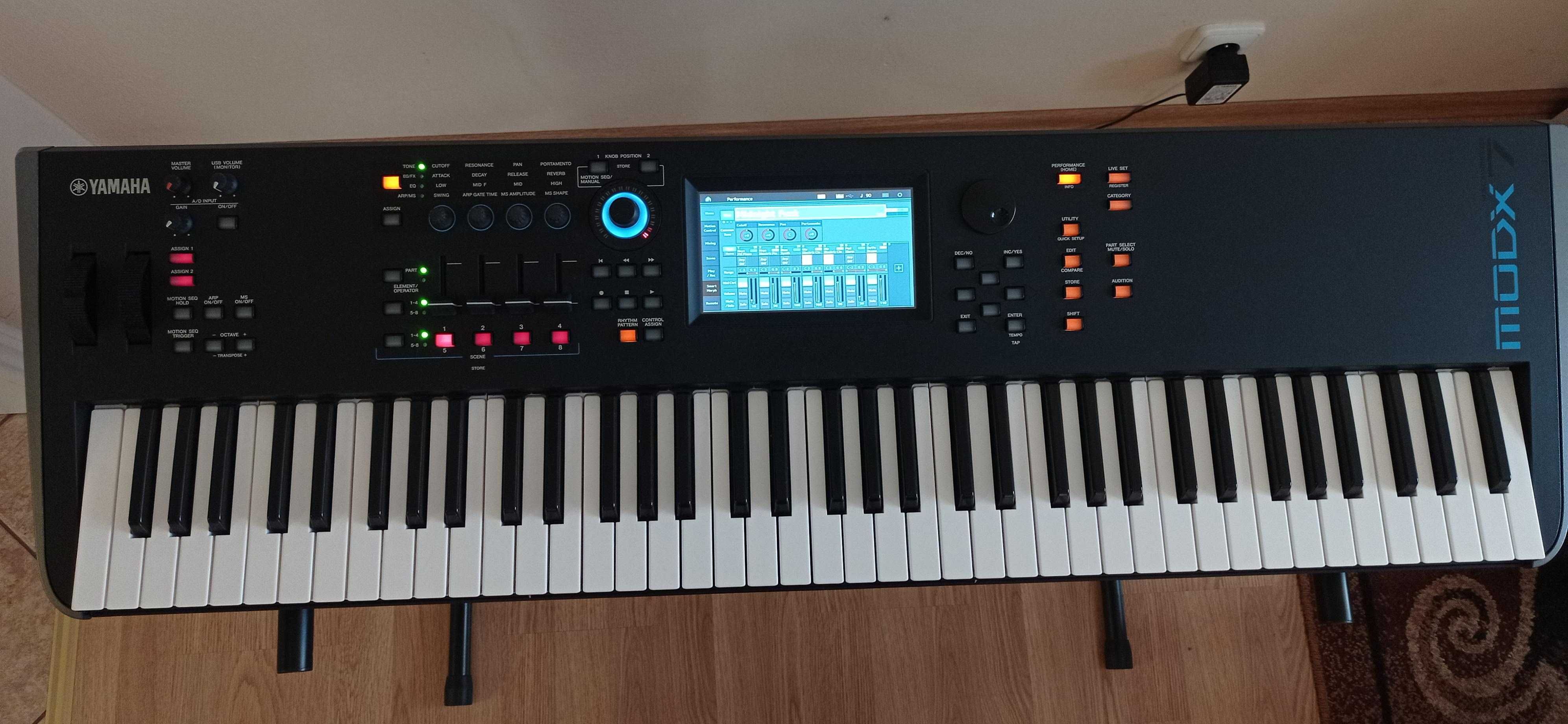 Yamaha MODX7 + dodatki: Olszak Pack, kufer, statyw,
