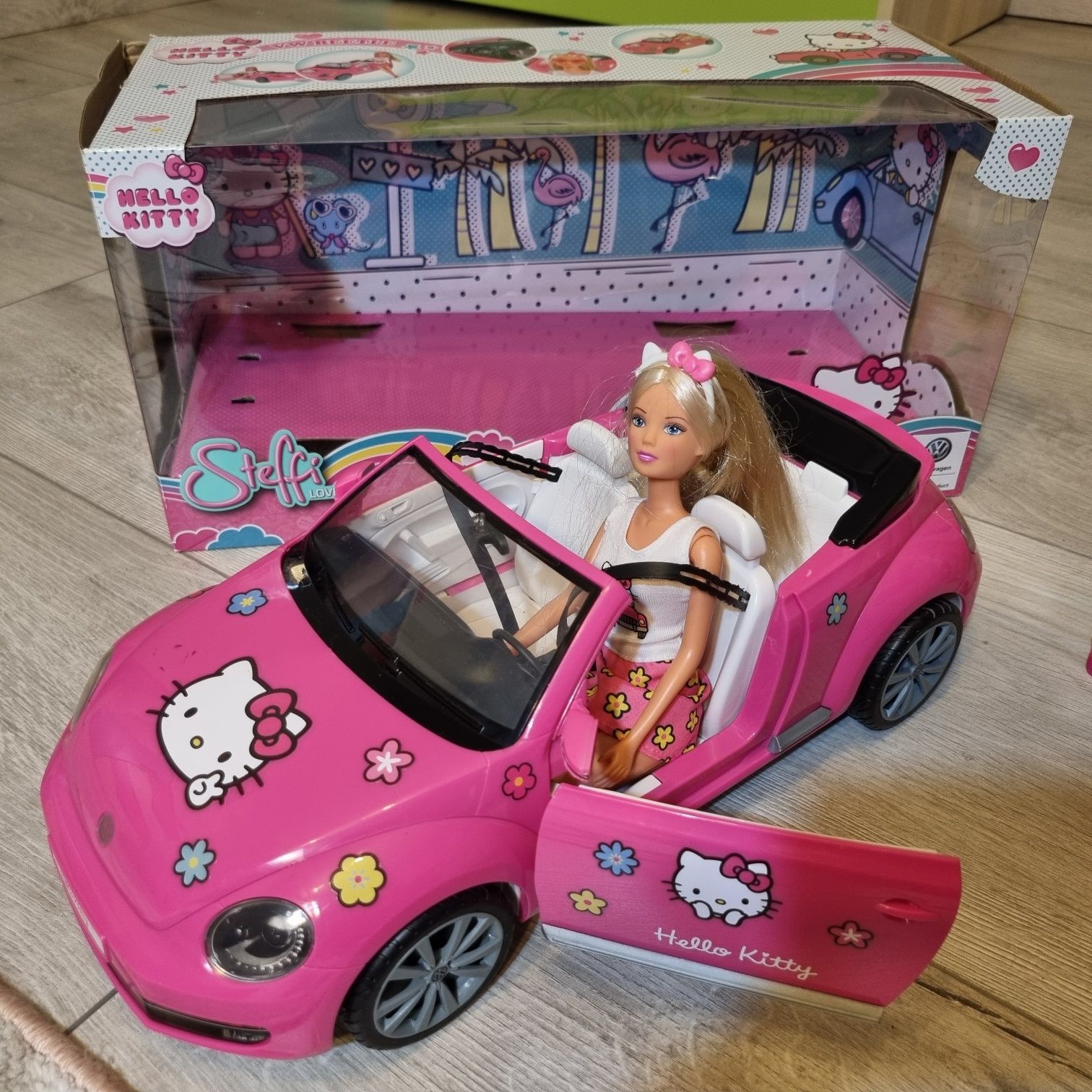 Lalka Steffi w kabriolecie VW Beetle Hello Kitty
