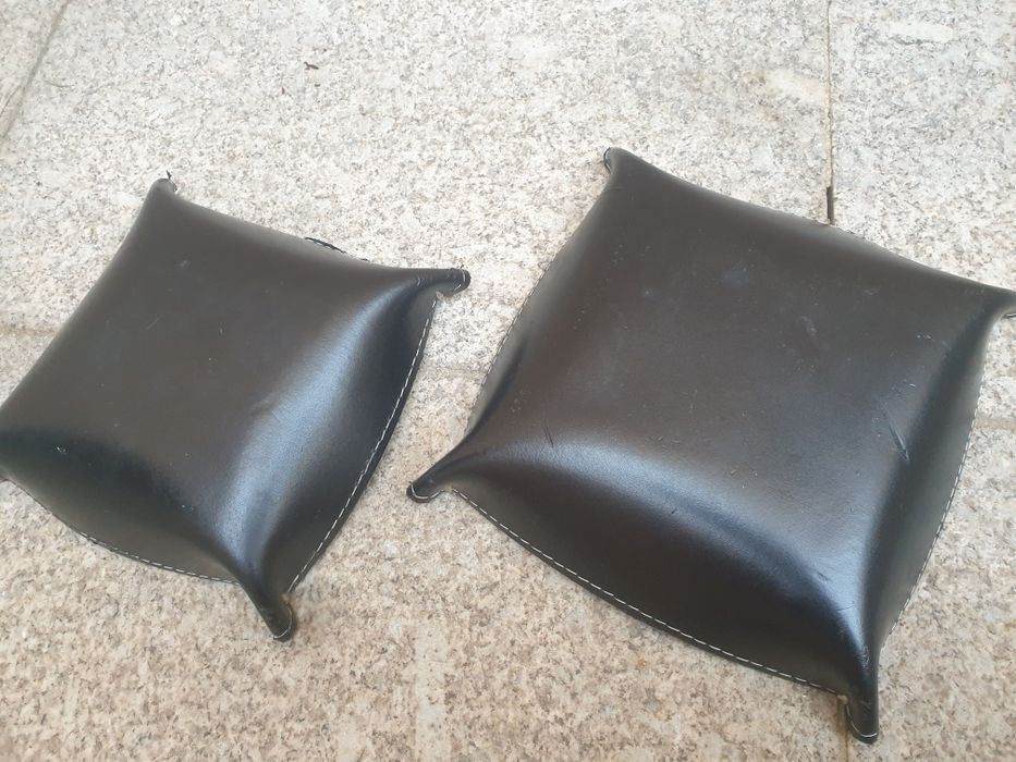 Caixas de couro preto