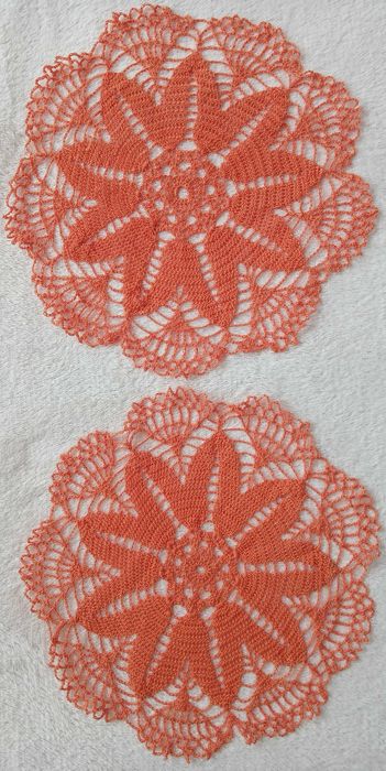 Serwetki wykonane na szydełku - 2 sztuki