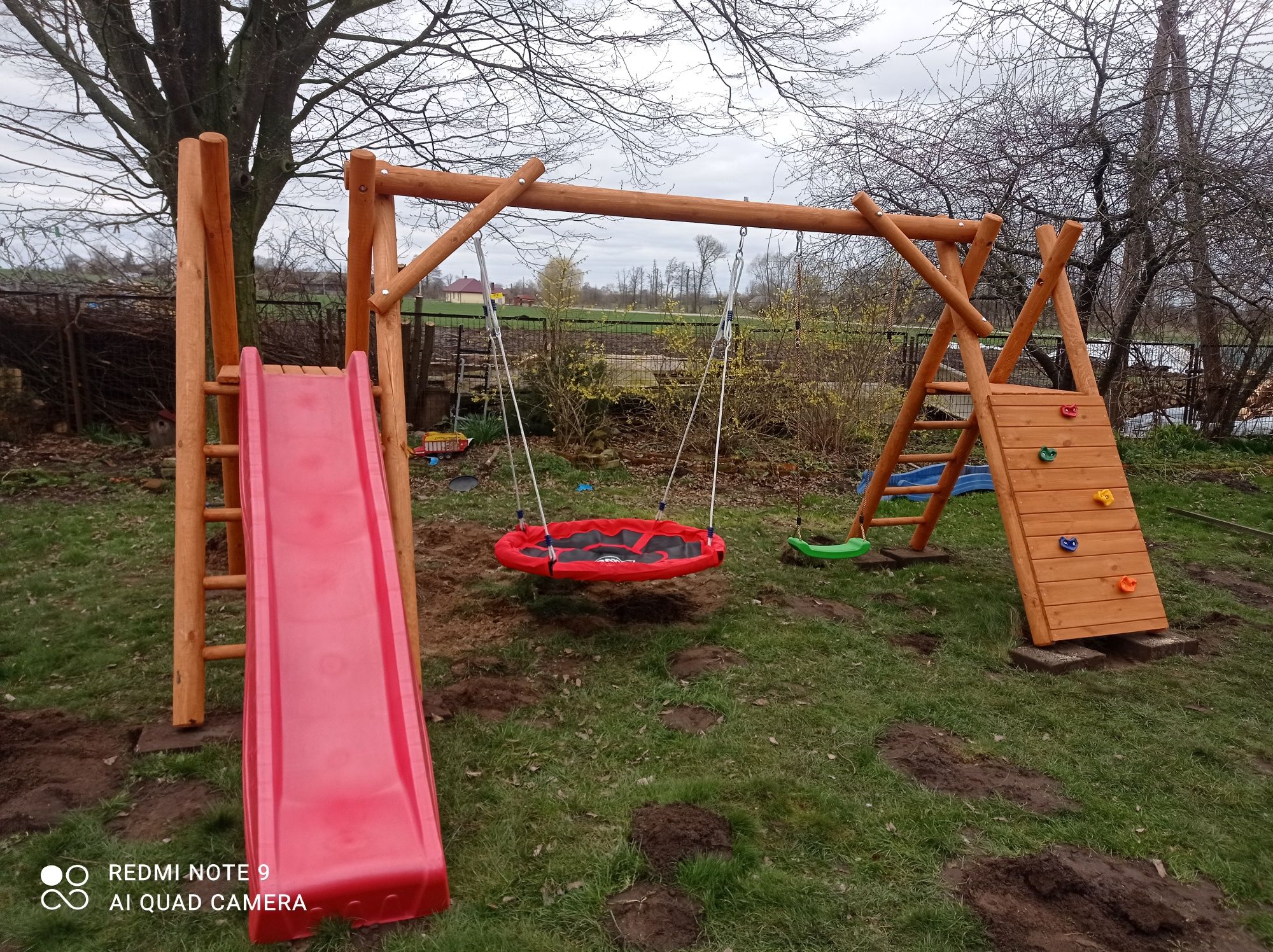 Huśtawka plac zabaw zjeżdżalnia ścianka