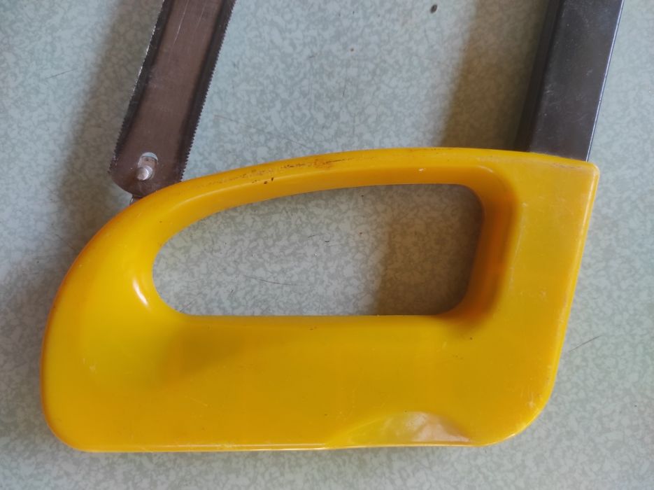 Ножовка по металлу.