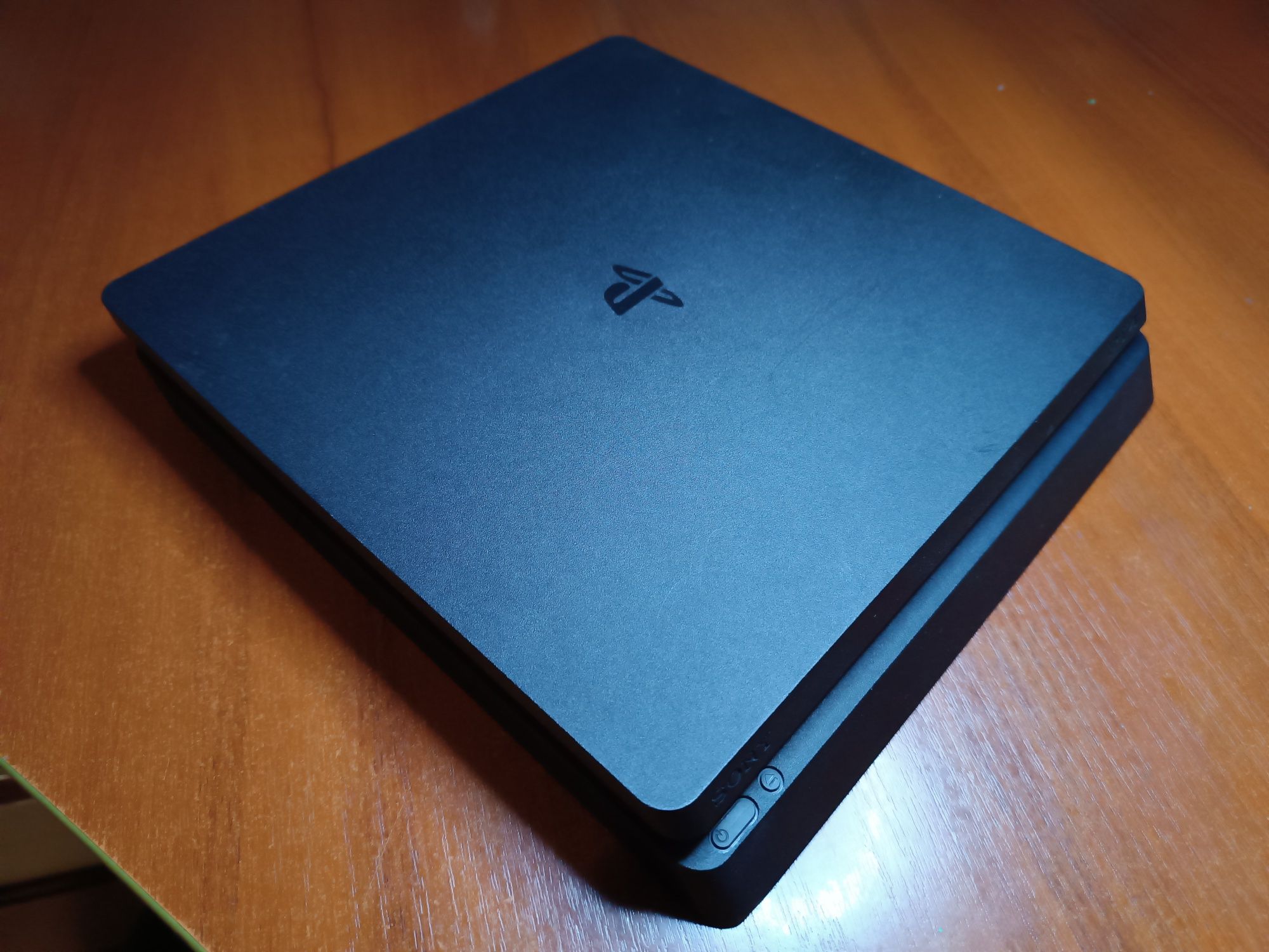 PlayStation 4 slim 500g у гарному стані