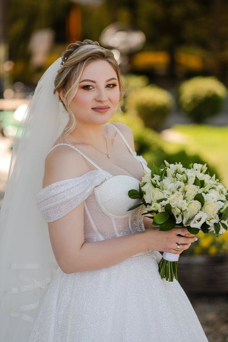 Продам свадебное платье.   Отличное состояние.  Подойдёт на размер S,M