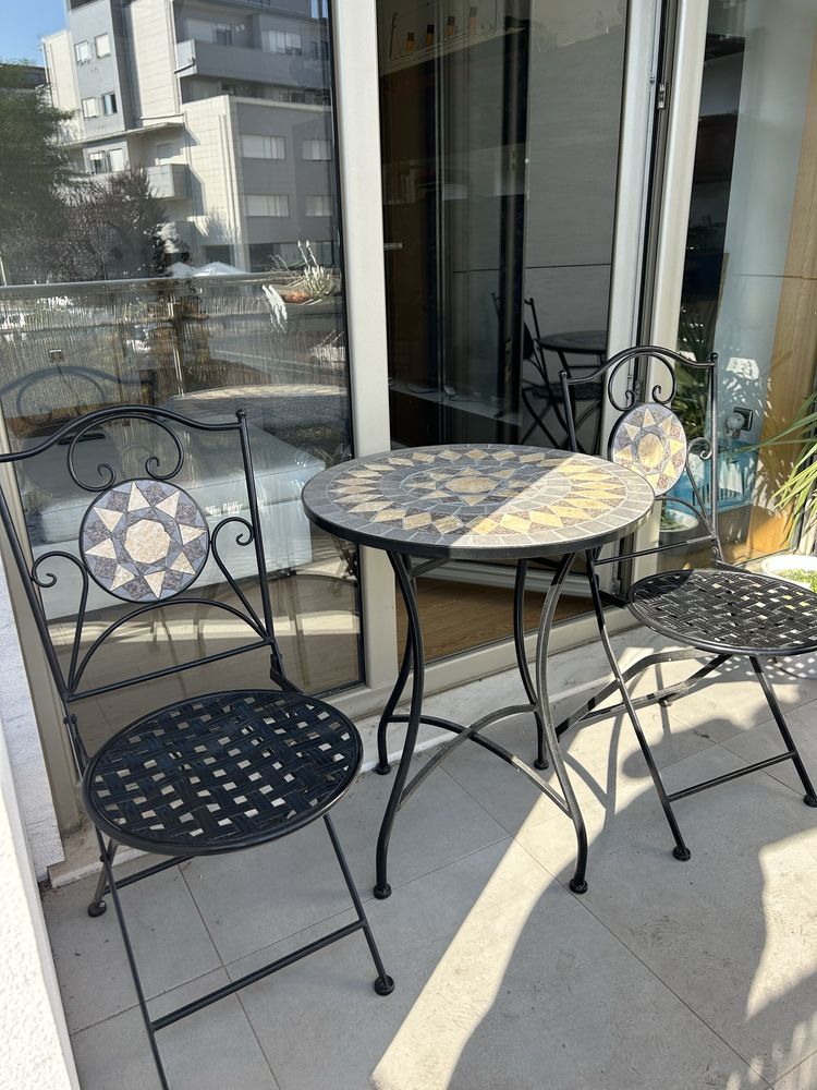 Conjunto de mesa e cadeiras para Jardim ou varanda
