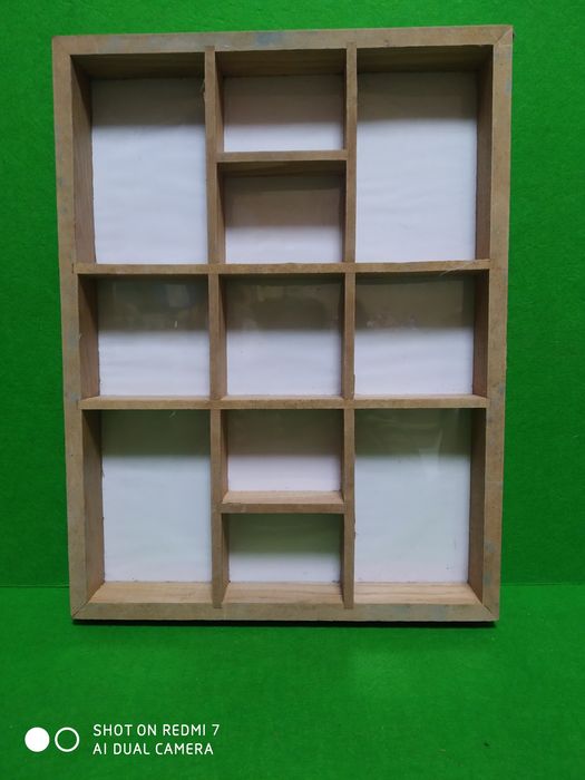 Деревянная полочка для миниатюрок.Европа.