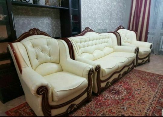Продам диван с креслами