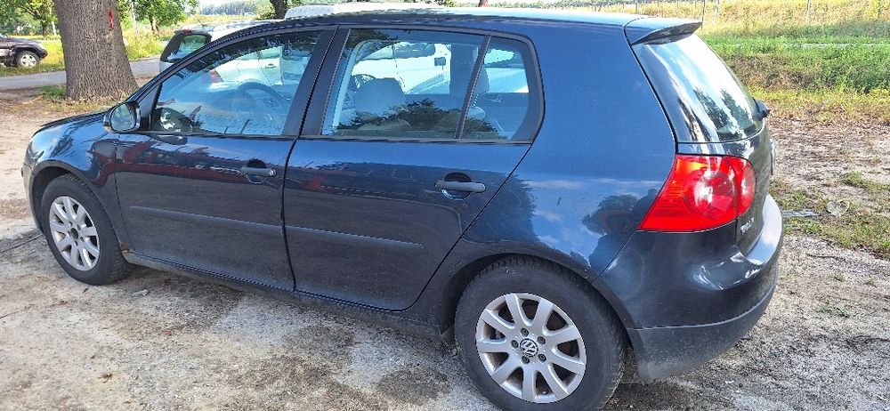 Cały na części Volkswagen Golf V 1.6 FSI