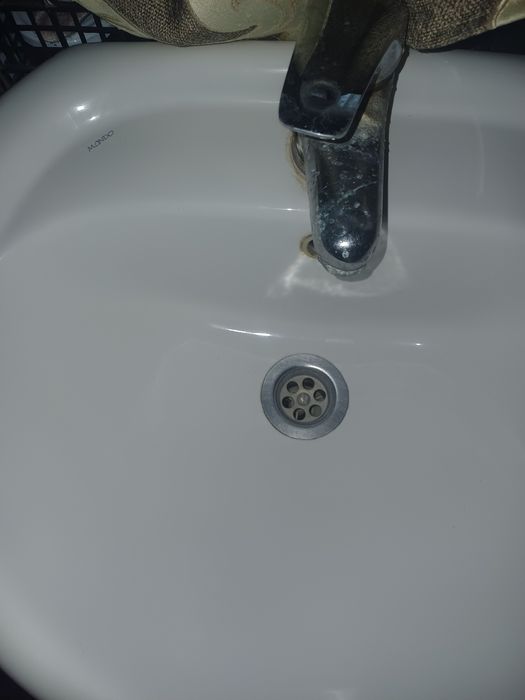 Умивальник з ніжкою