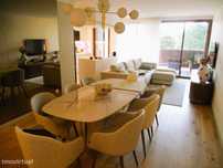 Apt. T3  c/ 2 suites, Varanda e 2 Lug. Garagem - Em estado de novo ( 2