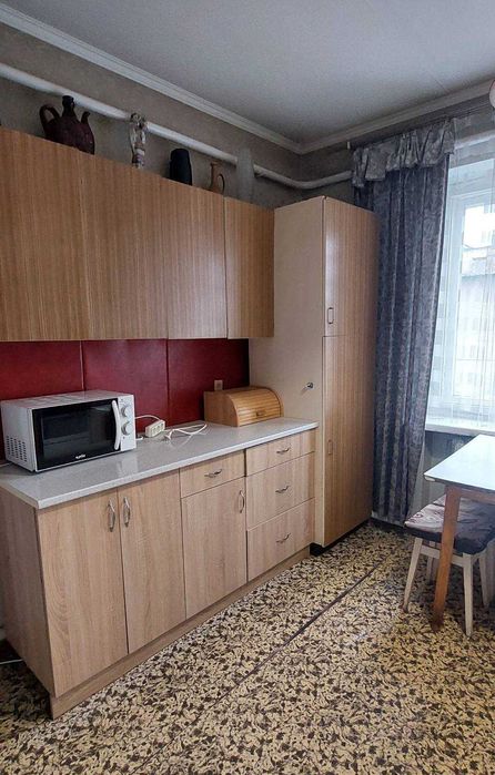 Оренда  3 кімнатна  квартира  район 8го Березня