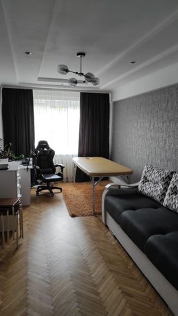 Двокімнатна квартира з сучасним євроремонтом і меблями в Кіцмані