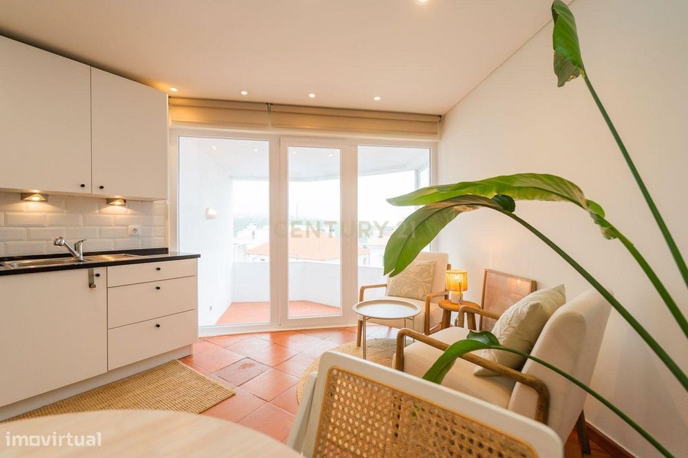 Apartamento T2 com Vista Mar – Praia das Maçãs, Sintra (Colares)