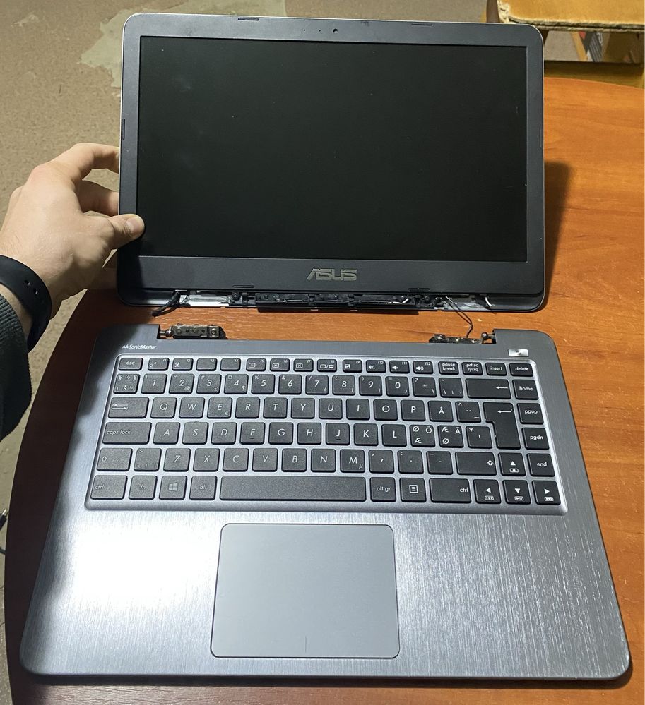 Ноутбук Asus E403N 14"/ на запчастини! N1991