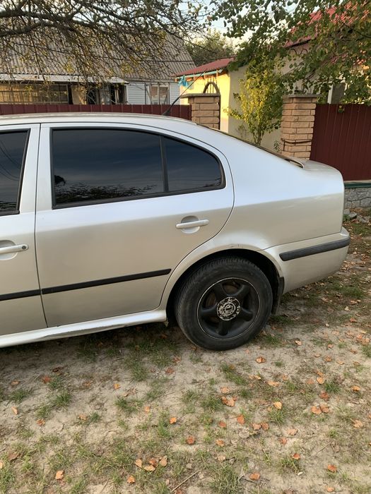 Срочно Шкода тур 1.6 2001 р