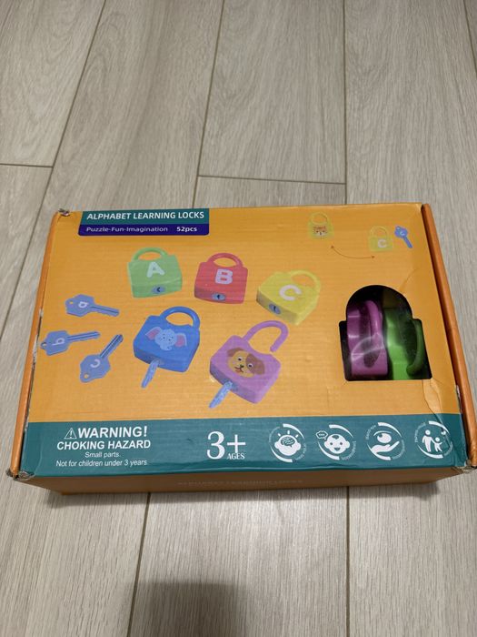 Розвиваюча гра із замочками