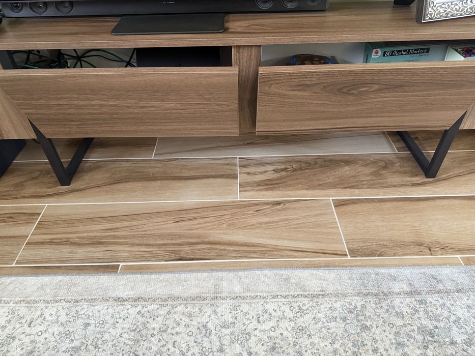 Vendo movel de tv 1.80m novo