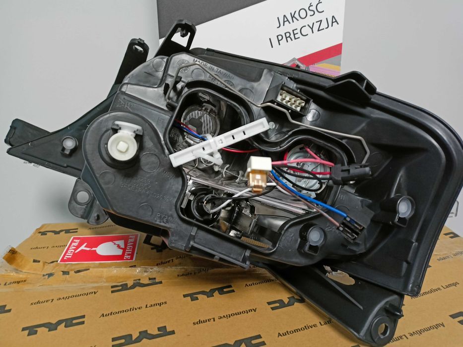 Citroen C3 1 02-09 Lampa/Reflektor przód prawy /H7+H1