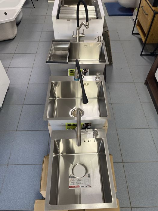 Кухонна мийка. Нержавіюча сталь.