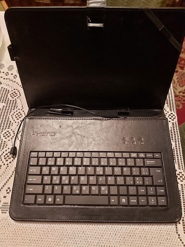 Etui do tabletu z klawiaturą (Kiano)