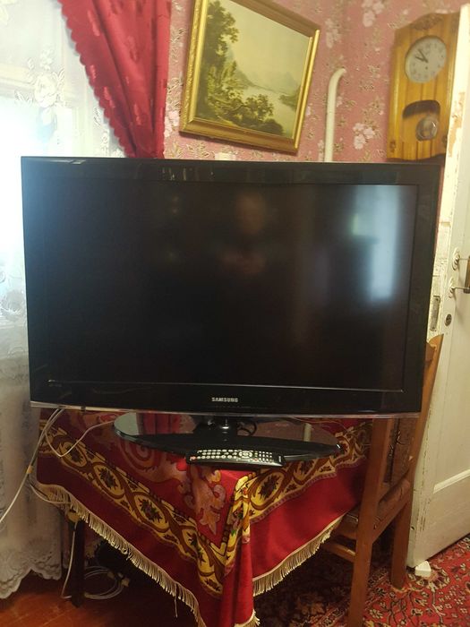 Продам телевизор самсунг в рабочем состоянй   42 дюйма.