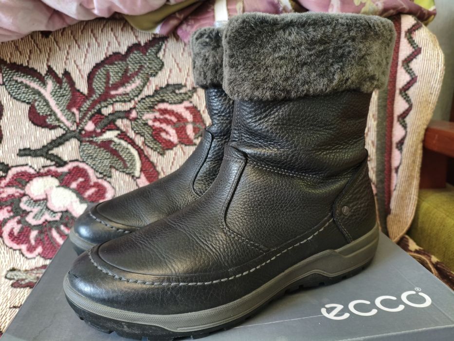 Продаю фирменные зимние полусапоги ECCO, женские, размер 41 (по стельк