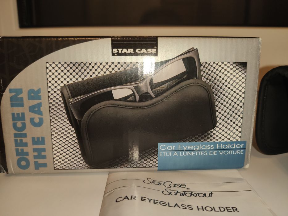 Футляр для окулярів в авто