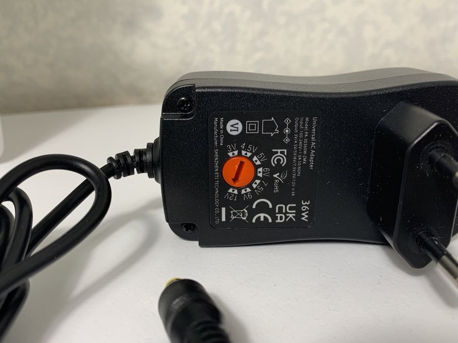 Универсальный адаптер питания.