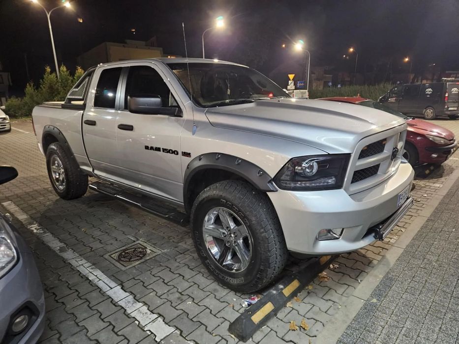 Dodge RAM 5.7 HEMI + LPG, HAK, led bar, lift zawieszenia, orurowany