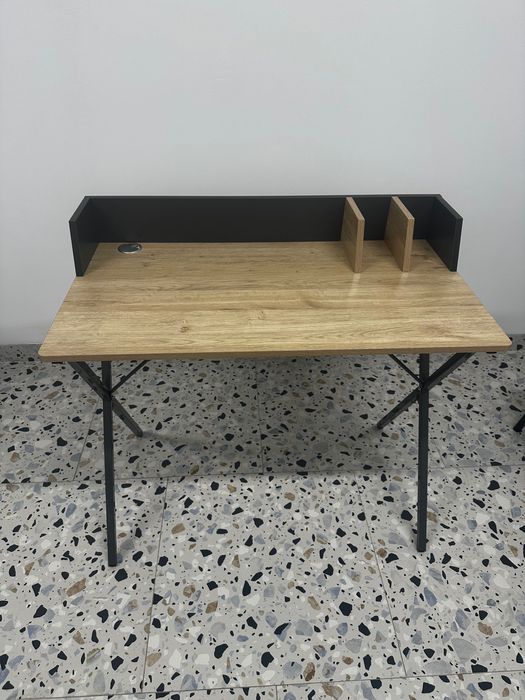 Стіл офісний для роботи