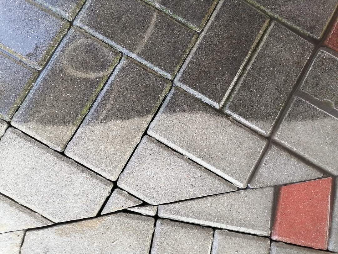 Mycie czyszczenie kostki brukowej elewacji ogrodzeń betonowych