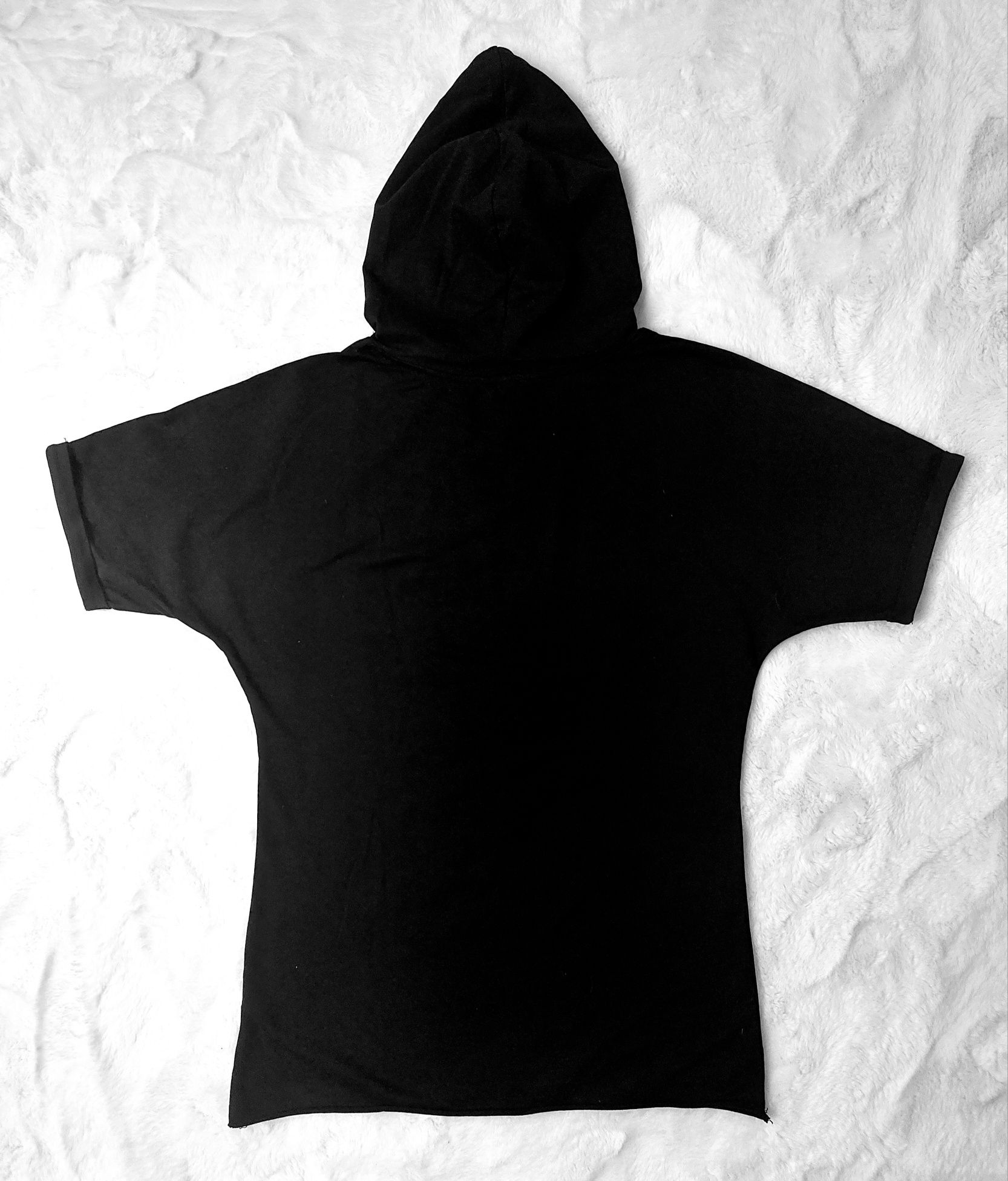 Nowa bluza czarna z kapturem z aplikacją z cyrkoni trupią czacha M